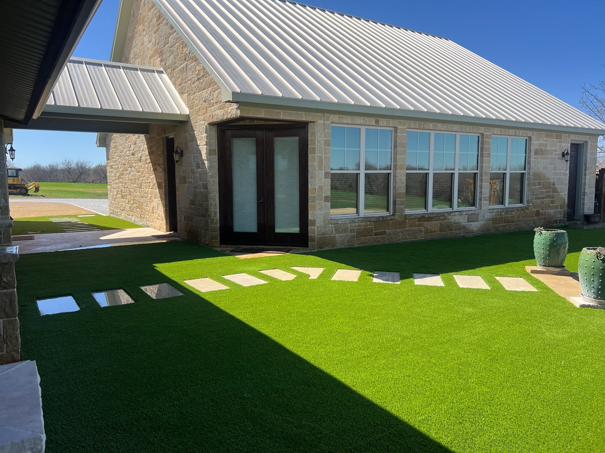 Beautiful artificial grass lawn in Fort Worth by Home Turf Fort Worth